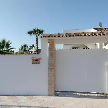 Сasa de vacaciones Acogedora Casa Con Piscina