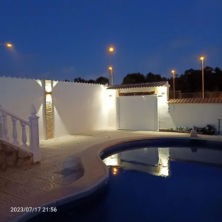 Acogedora Casa Con Piscina Torrevieja